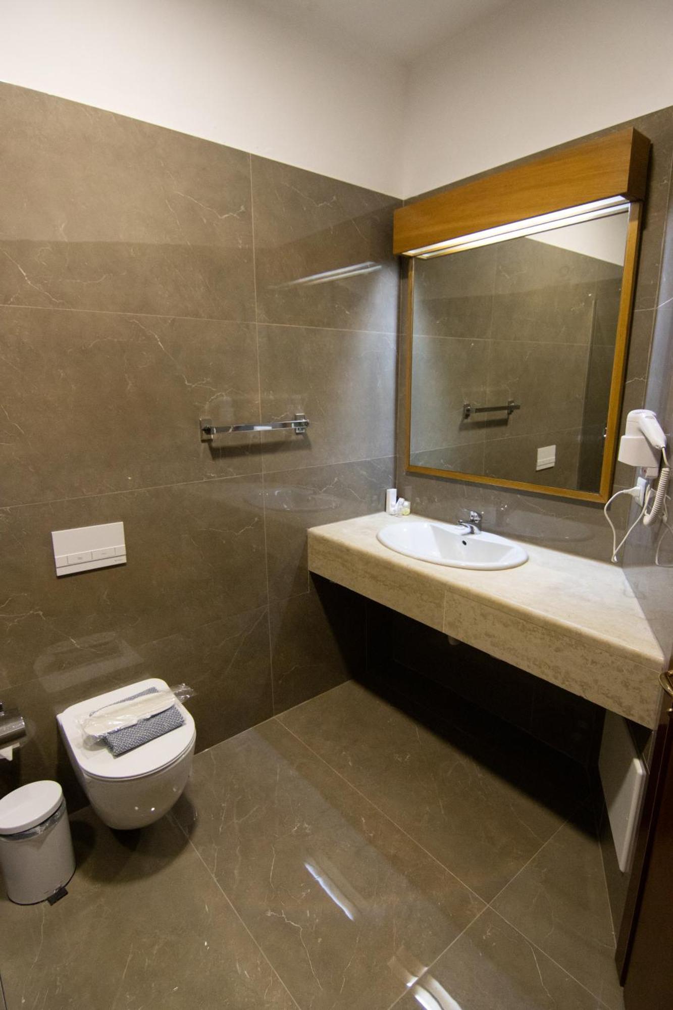 Chateau Linza Resort Tirana Buitenkant foto