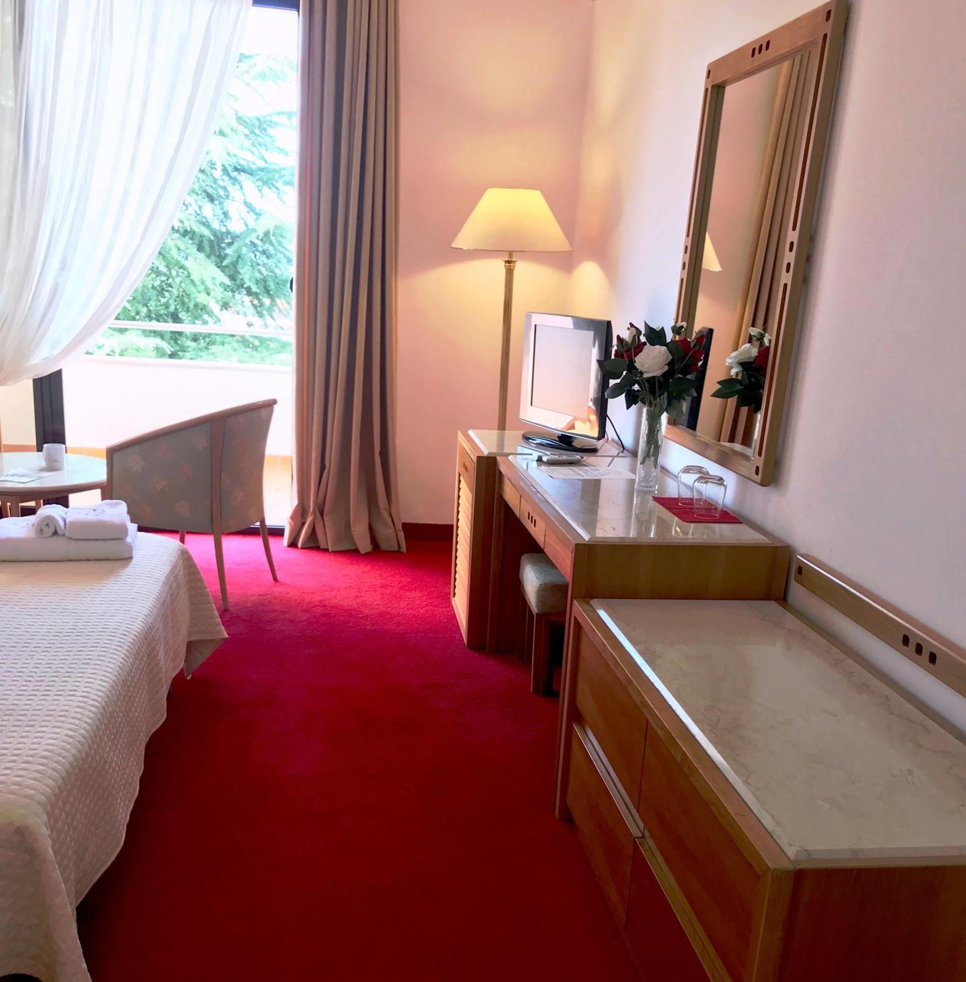 Chateau Linza Resort Tirana Buitenkant foto
