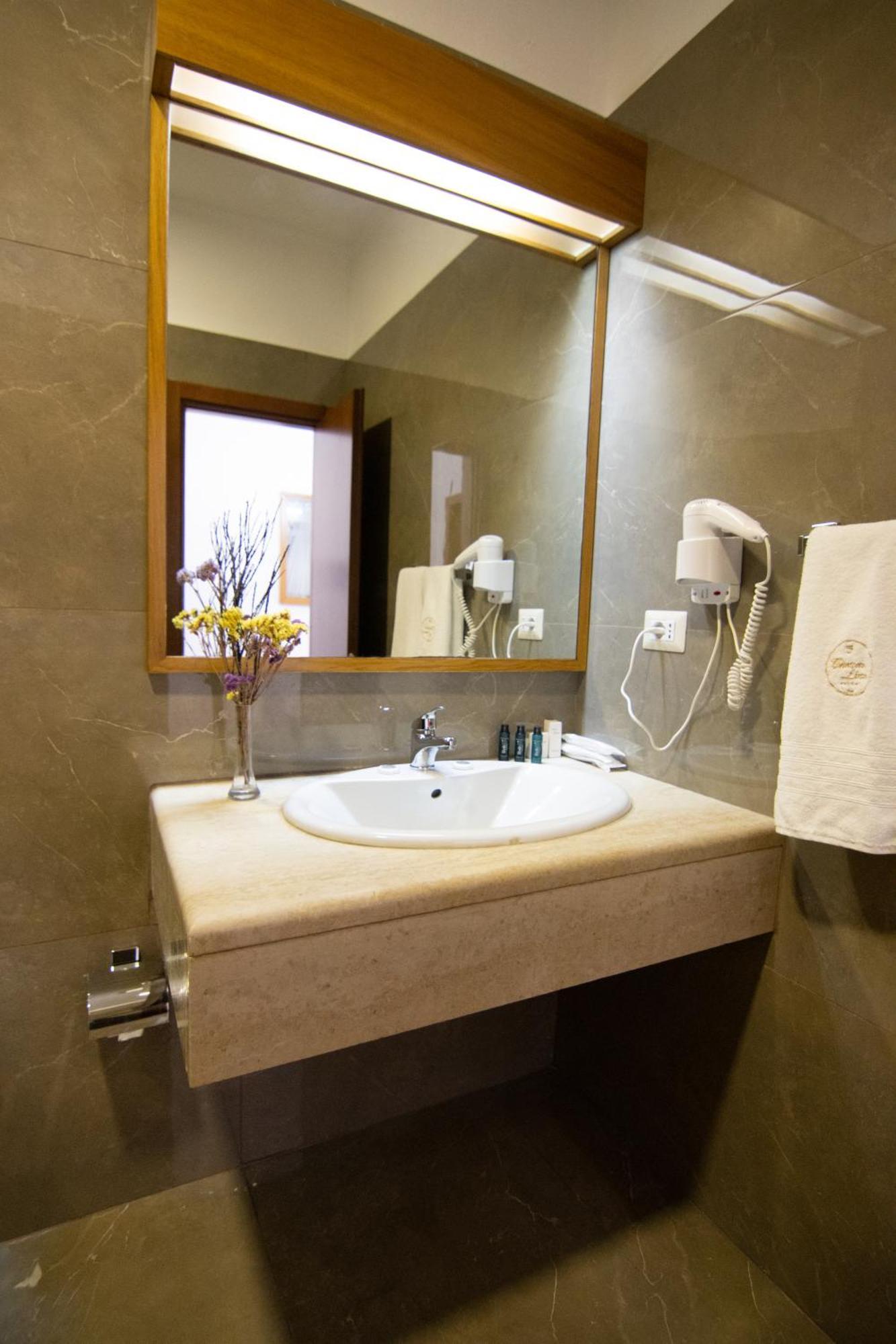 Chateau Linza Resort Tirana Buitenkant foto