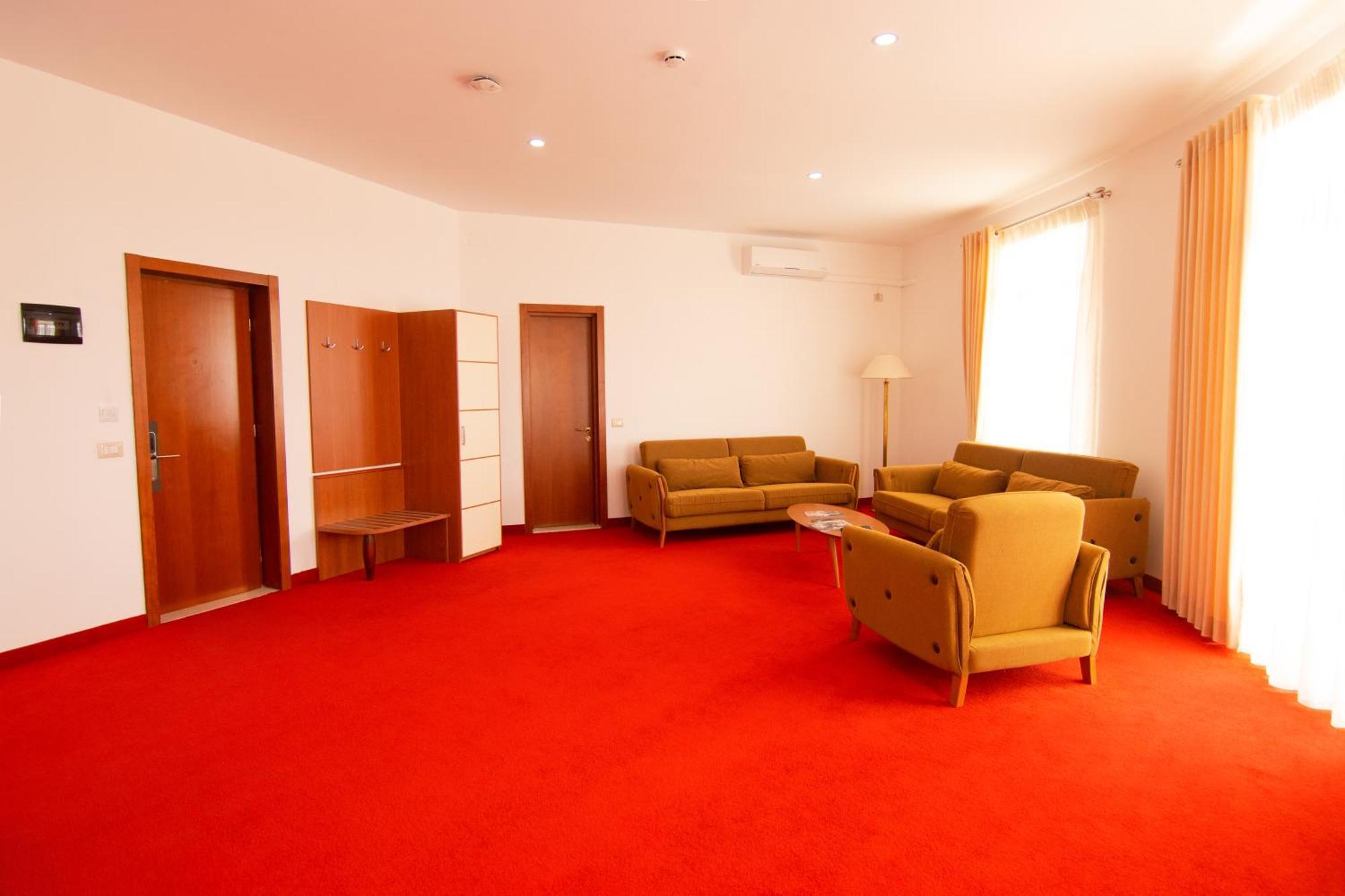 Chateau Linza Resort Tirana Buitenkant foto