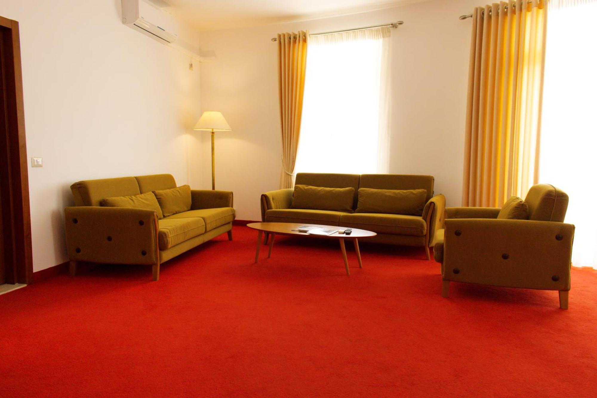 Chateau Linza Resort Tirana Buitenkant foto