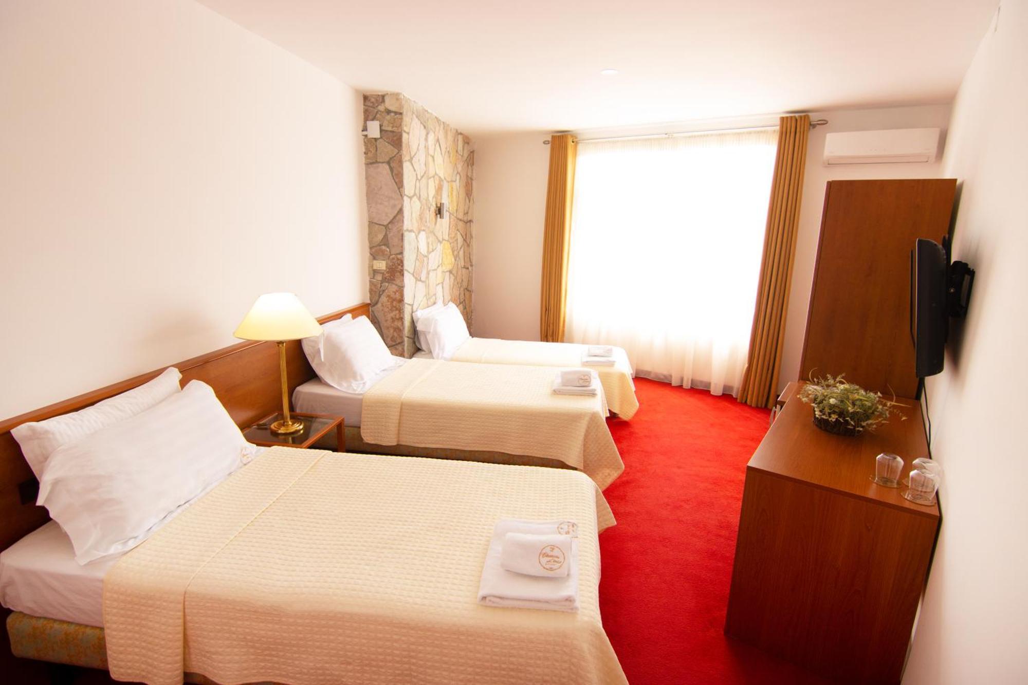 Chateau Linza Resort Tirana Buitenkant foto