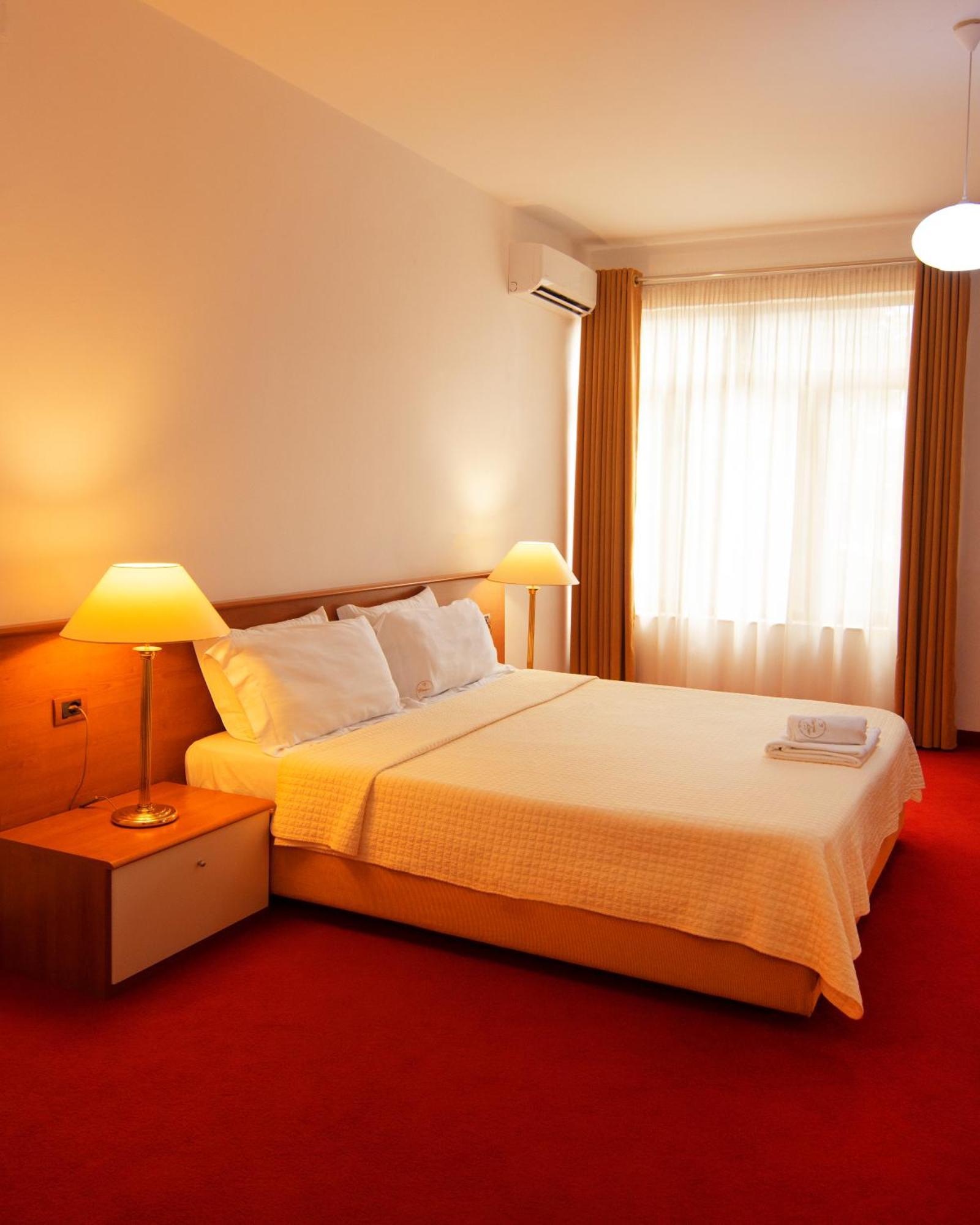 Chateau Linza Resort Tirana Buitenkant foto