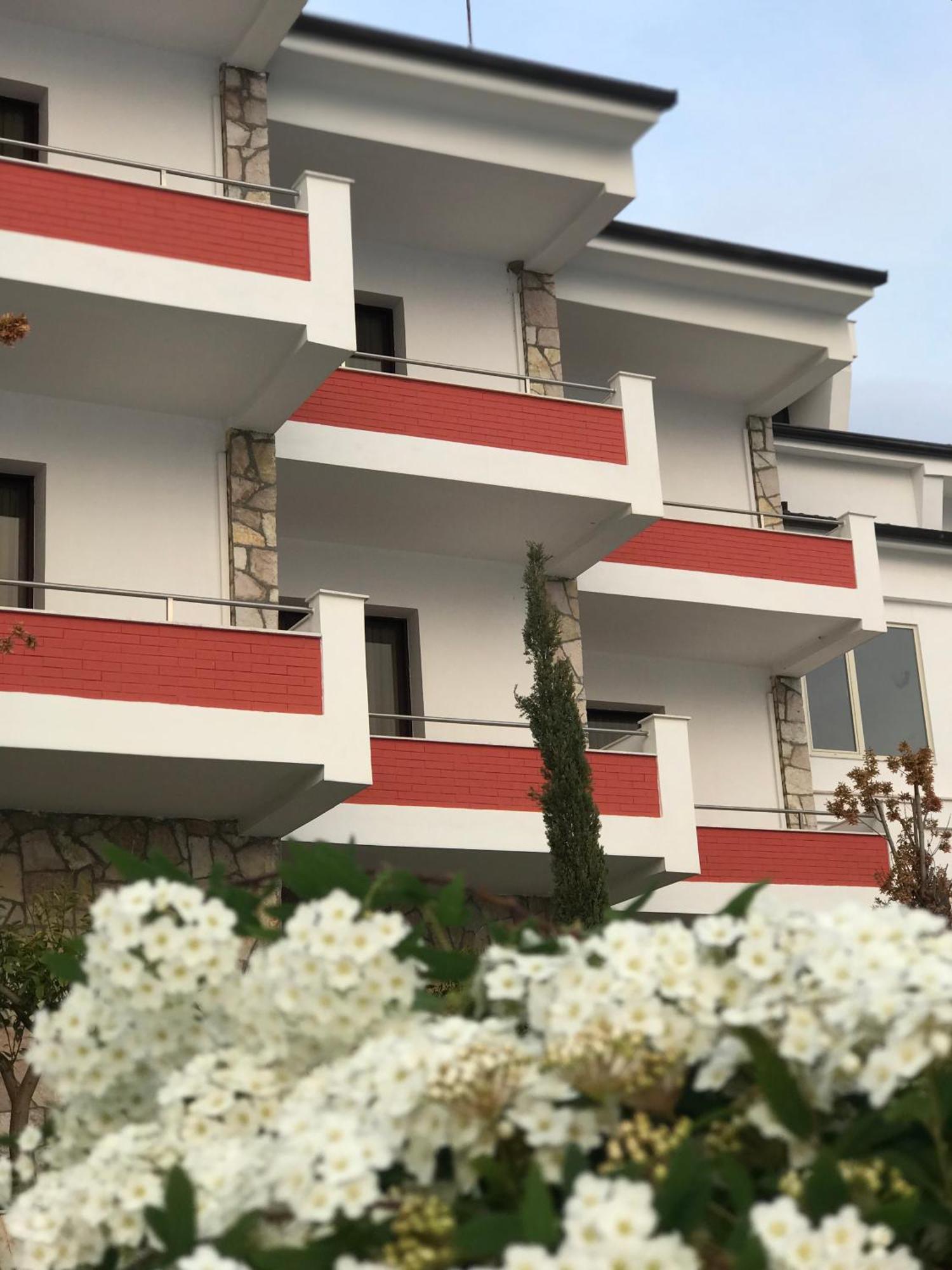 Chateau Linza Resort Tirana Buitenkant foto